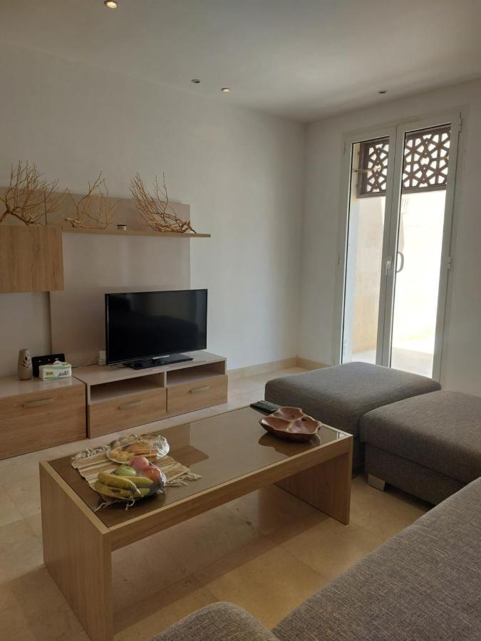 Nayah Stays, Beautiful 3-Bedroom Vacation Home With Lovely Pool Hurghada Bagian luar foto